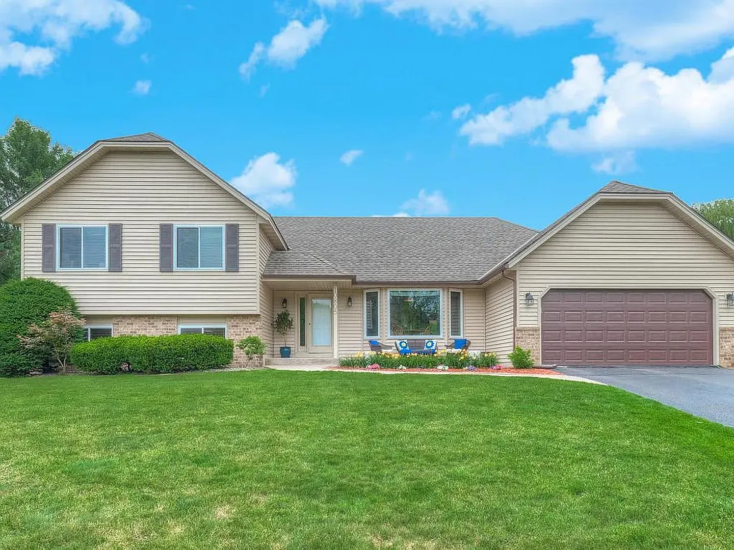 Beautiful 4BR/3BA Plymouth Home | Available Oct. 1 - $3,400 — Photo 1