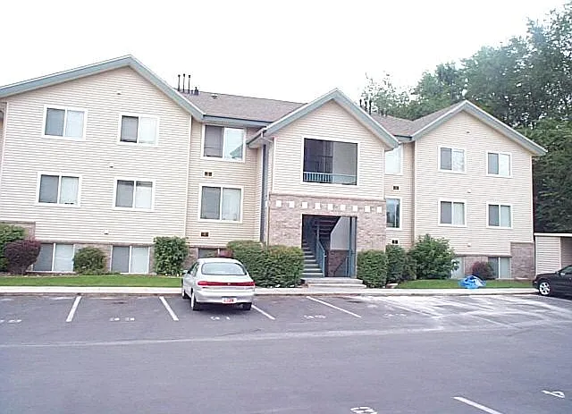 861 W Columbia Ln #13 — Photo 1