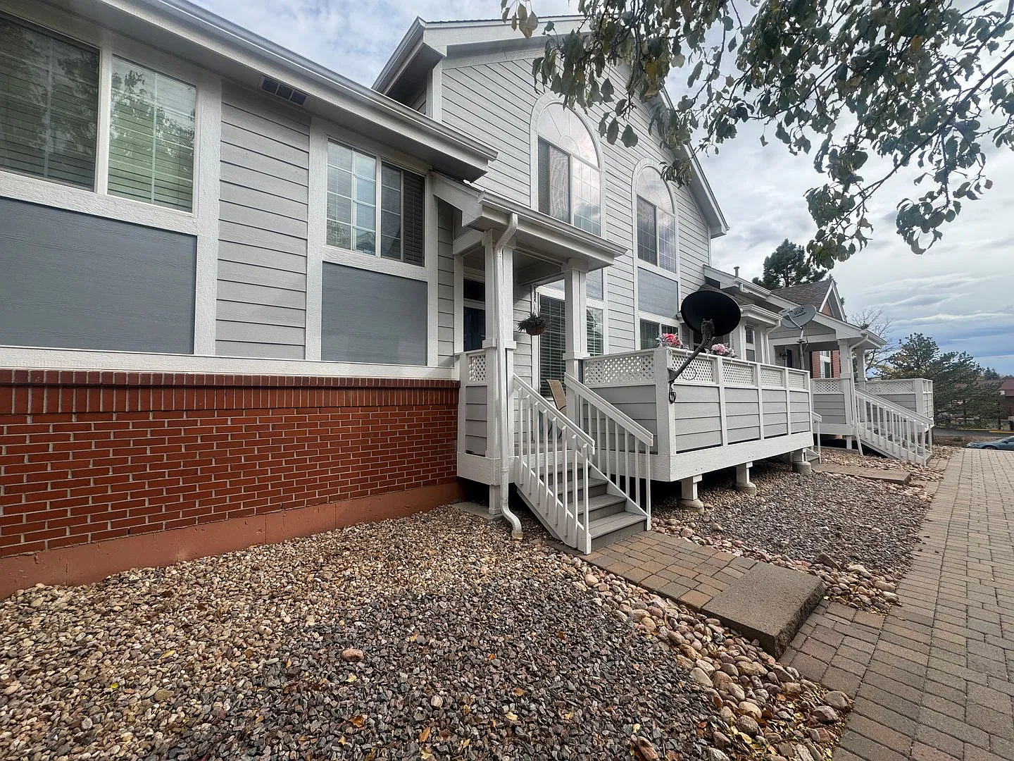 Incredible 2 story townhome plus lower level and garage — Photo 2
