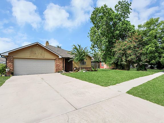 4th image of 2455 Edgedale Dr