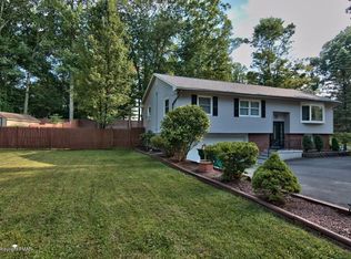 2 Flory Rd, East Stroudsburg, PA 18301