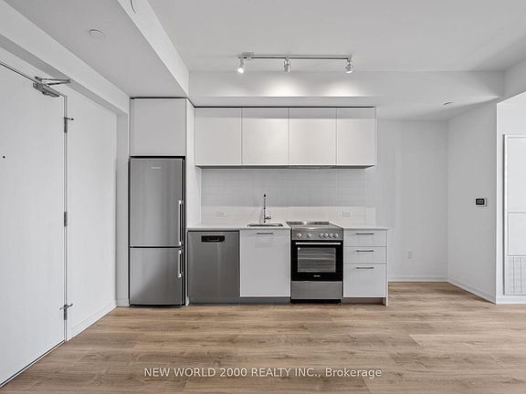 2nd image of 101 Roehampton Ave #1712