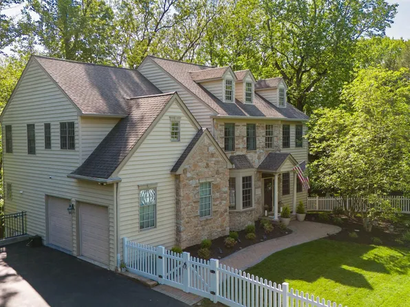 17 Sandy Run Rd, Yardley, PA 19067