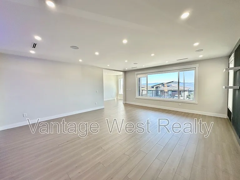 3608 Silver Way — Photo 11