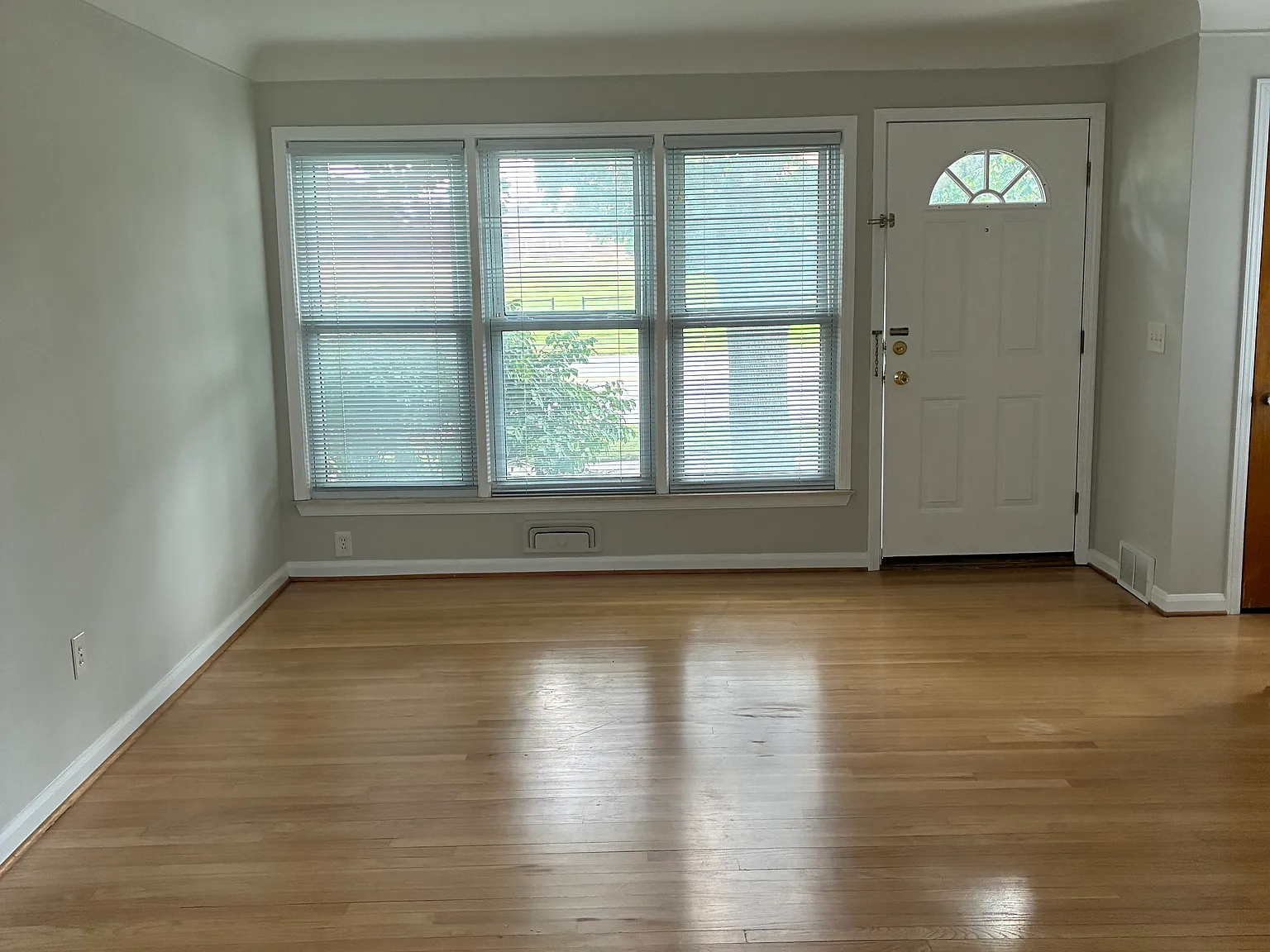 2 bed, 935 sqft, $1,950 — Photo 2
