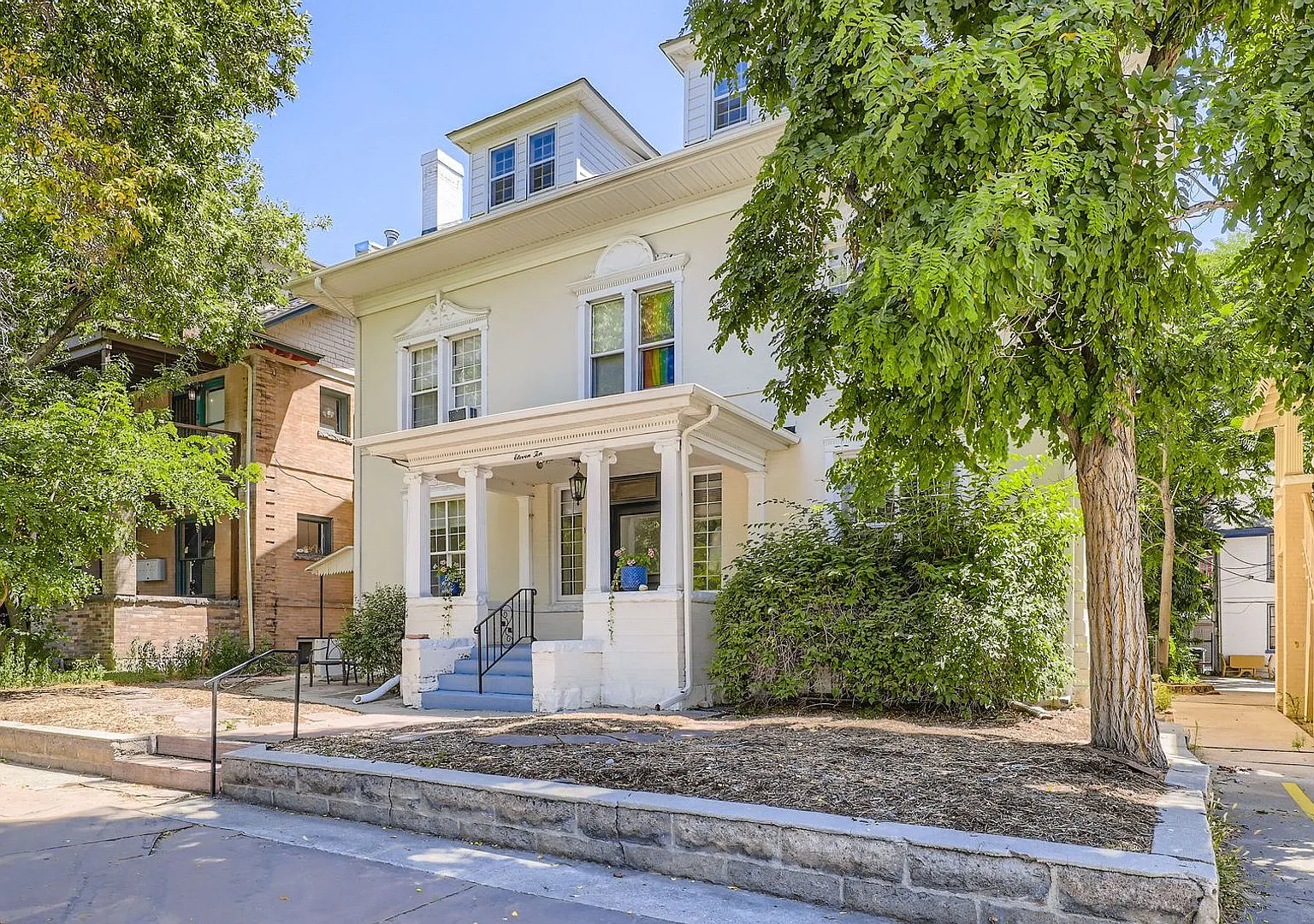 Cozy Cap Hill Studio Unit in Beautiful Converted Mansion- Great Location! Shared Yard! (Free 1st ... — Photo 1