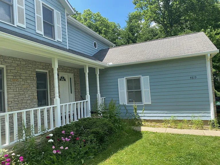 4819 N Manchester Ct — Photo 2