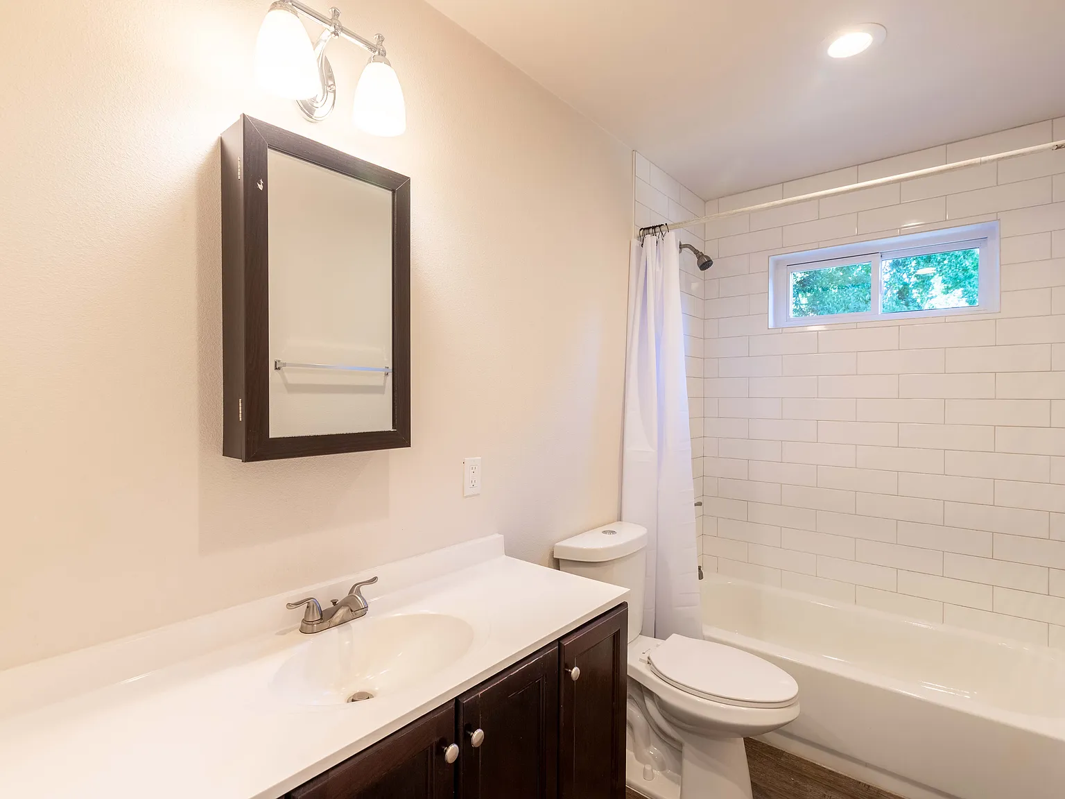 2 bed, 746 sqft, $1,900 — Photo 4