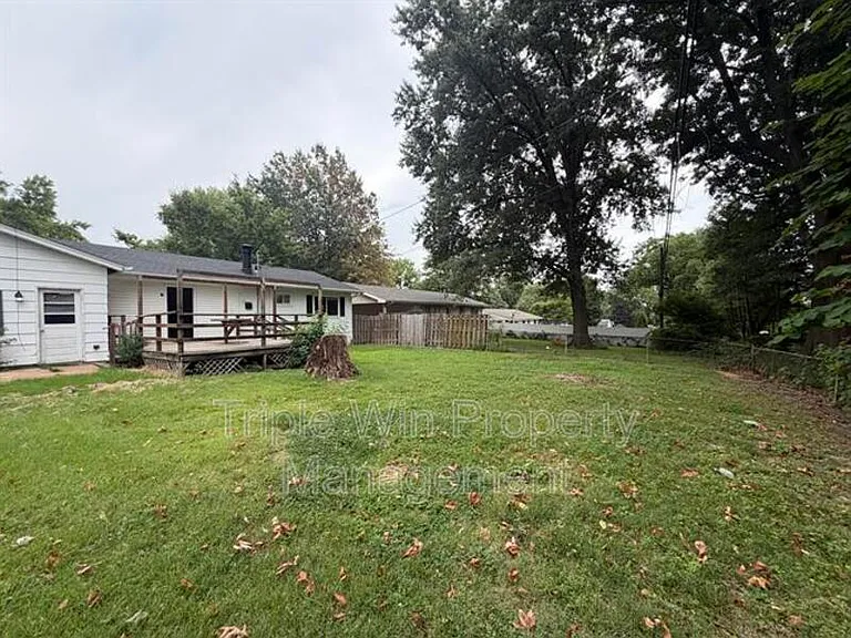 714 Undercliff Dr — Photo 4