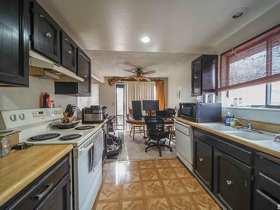 3rd image of 3298 Candelaria Dr