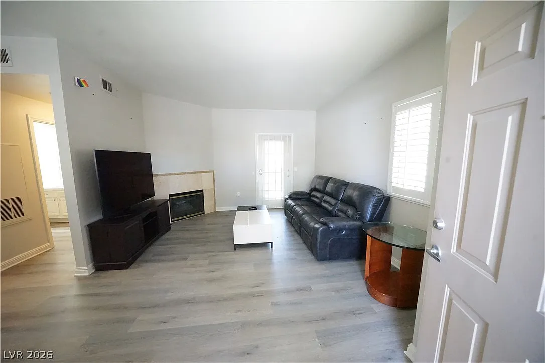 1 bed, 744 sqft, $1,440 — Photo 4