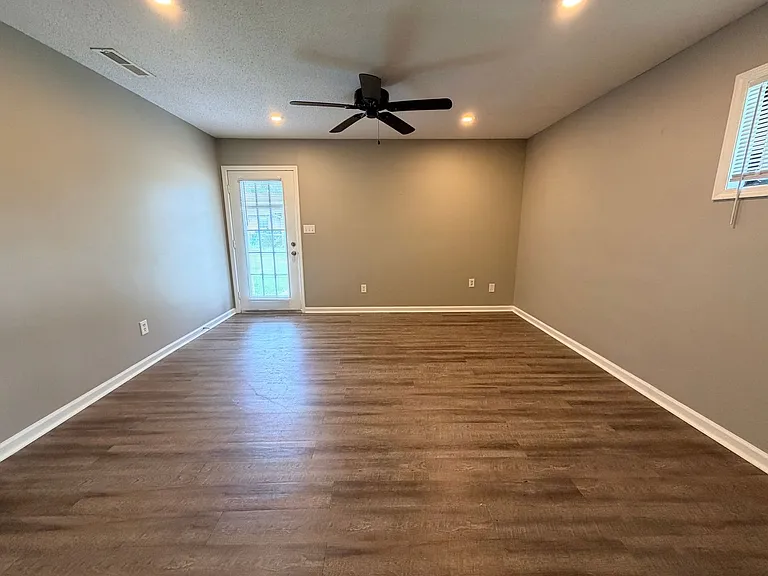 4 Lakeland Ct — Photo 4