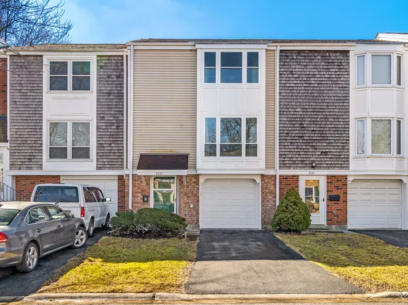 2137 Greystone Pl, Hoffman Estates, IL 60169