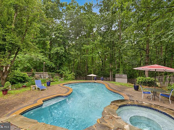 2nd image of 3803 Fallwood Ln