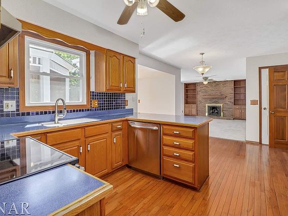 4th image of 307 Lake Shore Cir