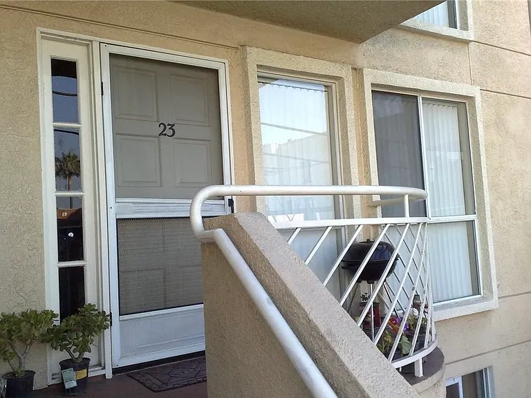 108 W Maple St #23 — Photo 2