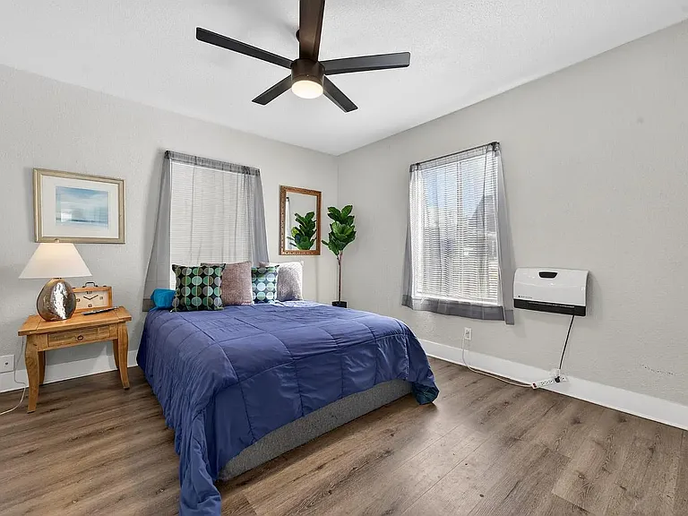 815 Oak St — Photo 13