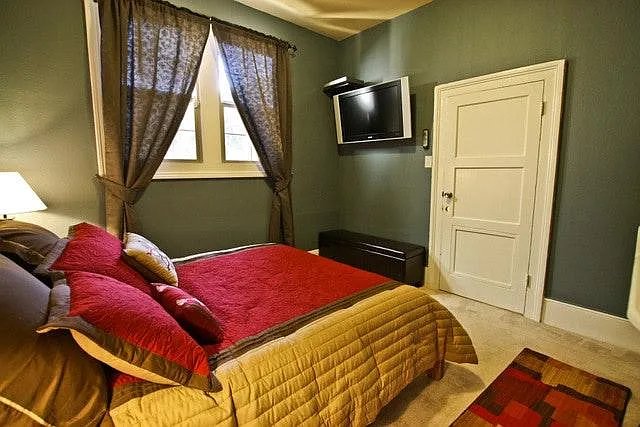 2 bed, 750 sqft, $4,600 — Photo 4