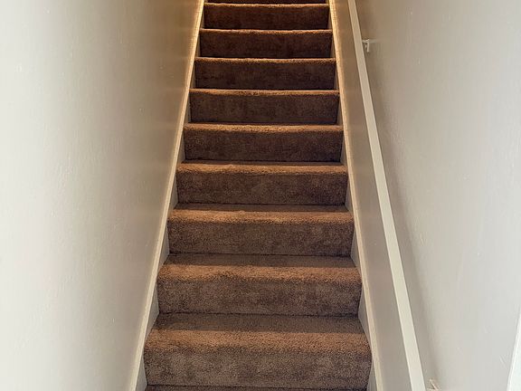4th image of 208 Holly Ave #E