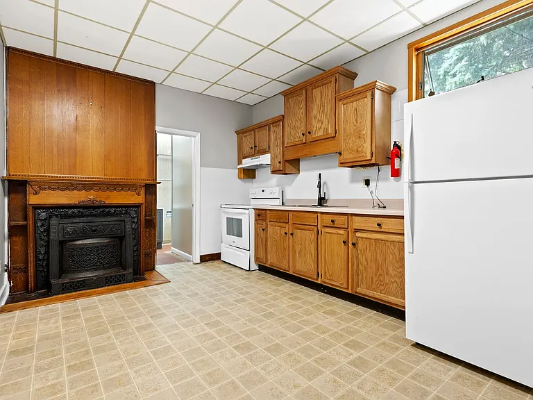 322 S Stewart Ave #4 — Photo 4