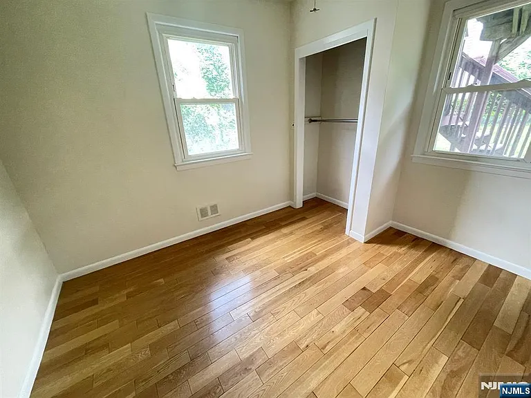 131 Irving St — Photo 15