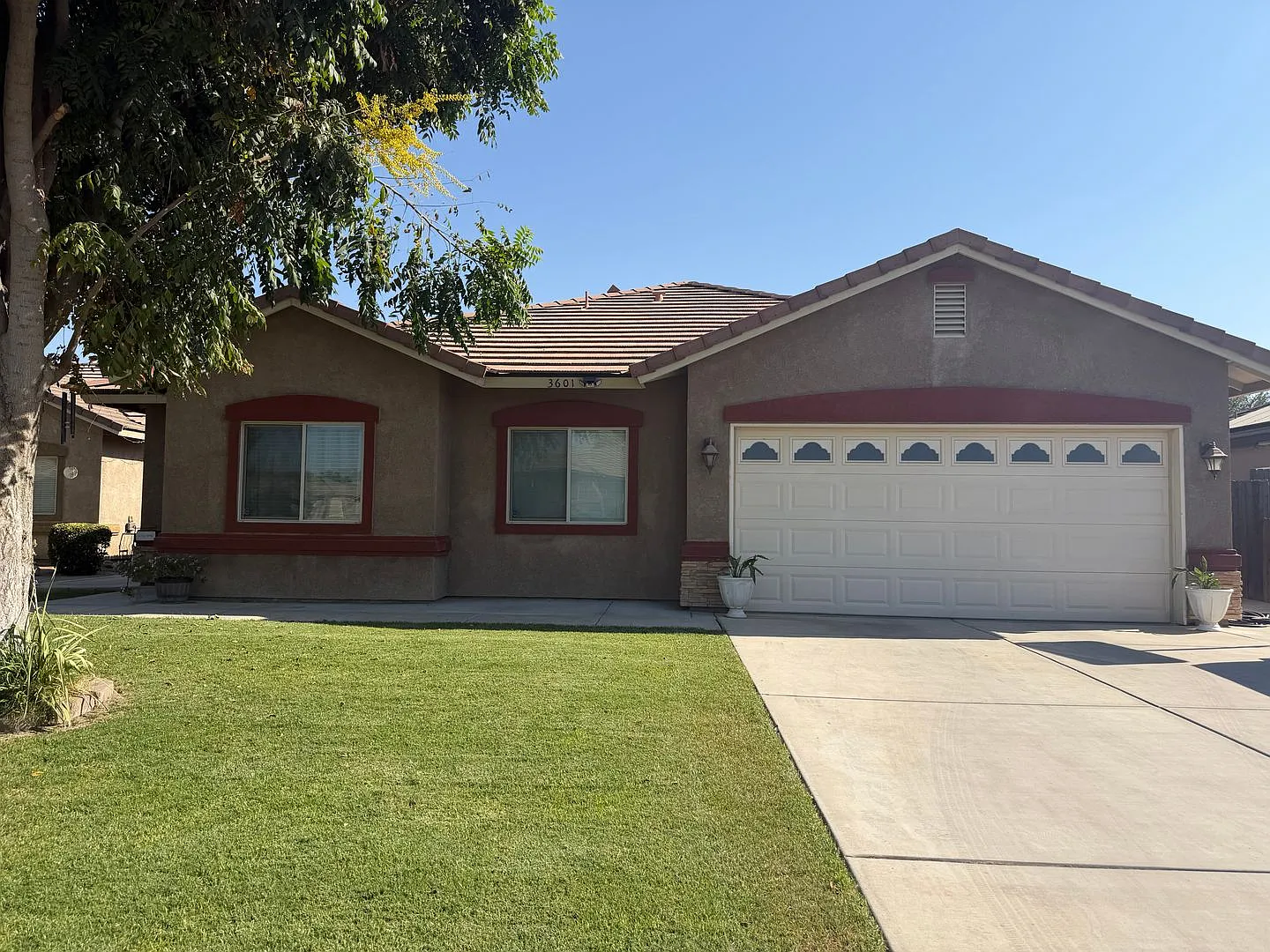 3 Bedroom 2 Bath House For Rent in Bakersfield — Photo 3
