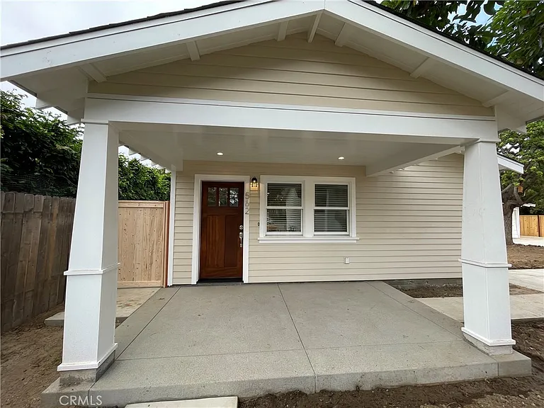 562 E Van Bibber Ave — Photo 1