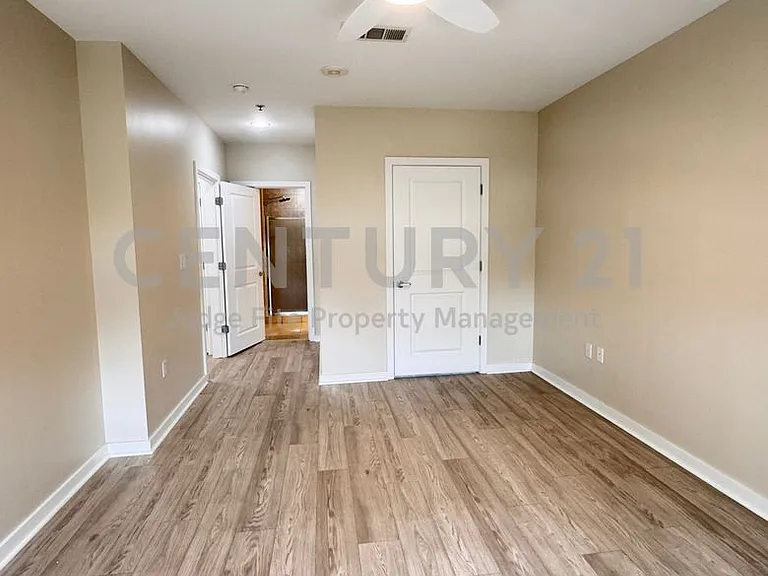 1200 Main St #506 — Photo 8