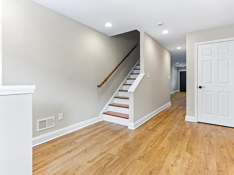 233 N Rose St — Photo 6