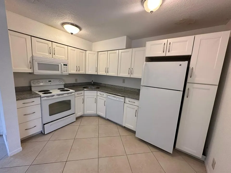 3031 NE 21st Ave #4