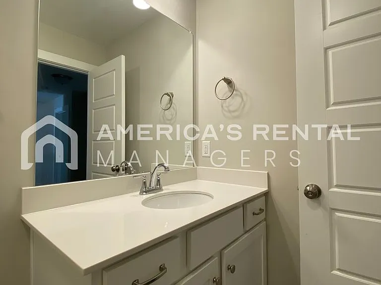 7940 Saint James Dr — Photo 28