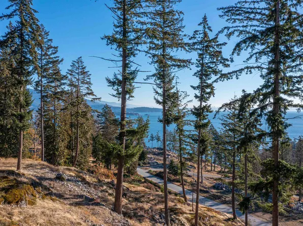 822 McIntosh Ln, Bowen Island, BC V0N 1G2