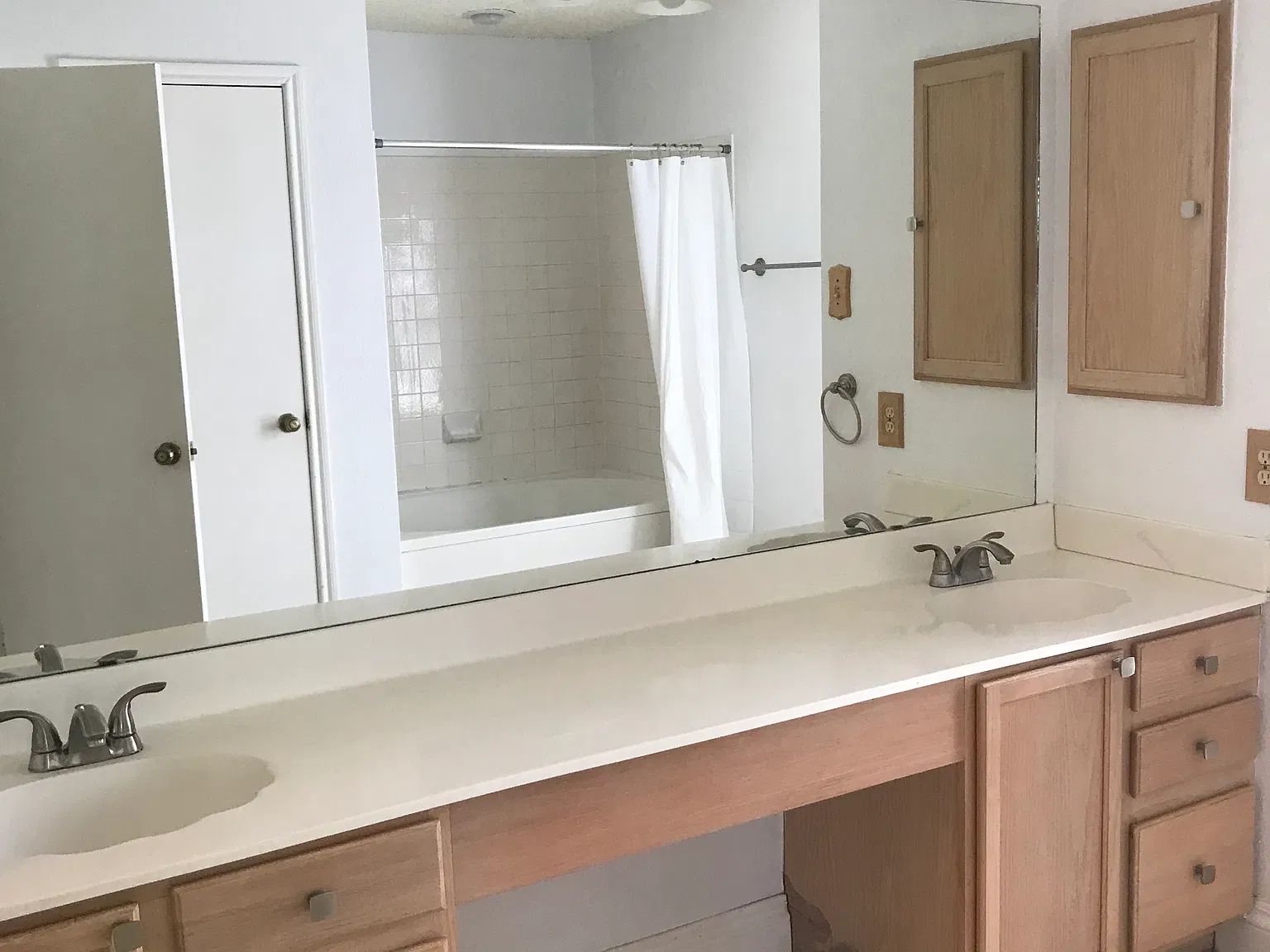 3 bed, 2.5 bath, 2840 sqft, $2,200 — Photo 4