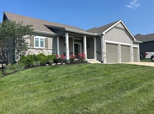 1733 Cambridge Cir, Kearney, MO 64060
