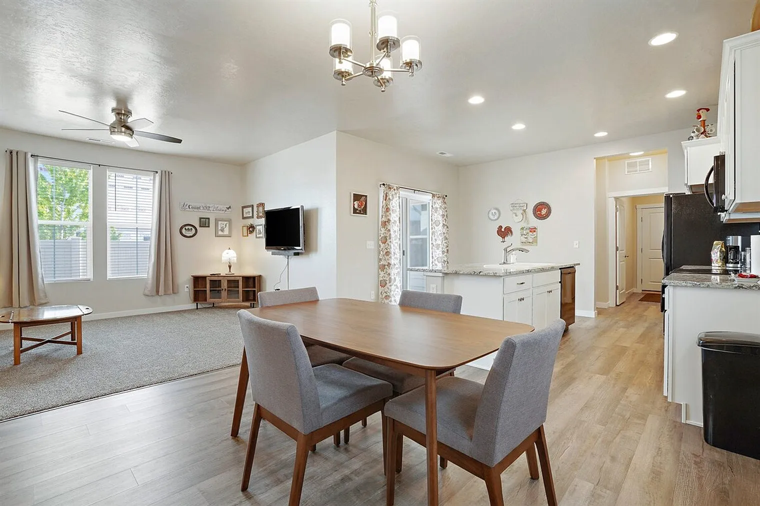 3 bed, 2.0 bath, 1399 sqft, $5,446 — Photo 2
