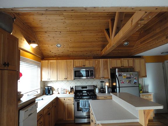 Hickory cabinets, cool details