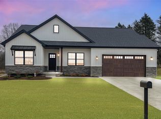 12945 Ivy Ln, Linden, MI 48451