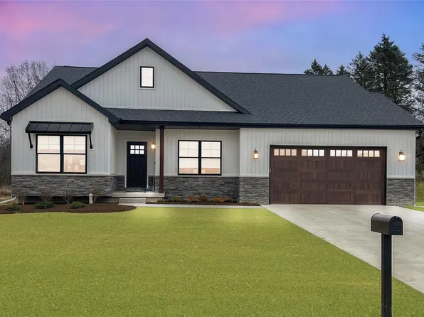 12945 Ivy Ln, Linden, MI 48451