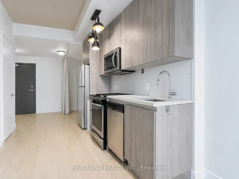 246 Logan Ave #303 — Photo 9