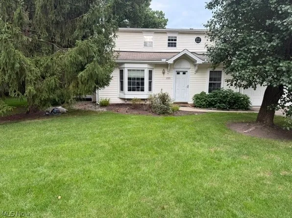 691 S Point Trl, Berea, OH 44017
