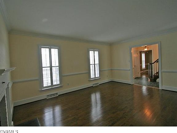 4th image of 4217 Kingcrest Pkwy