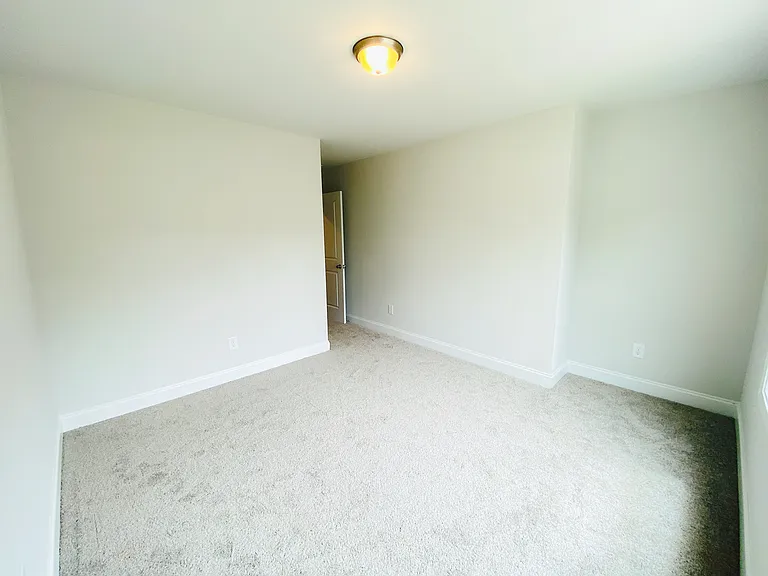 1095 N Village Dr — Photo 15