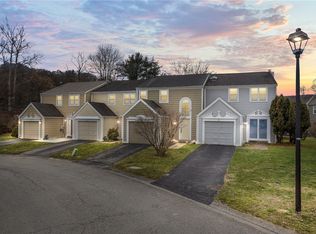 25 Greenwich Ct, Oakmont, PA 15139