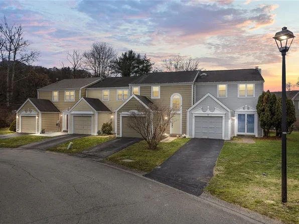 25 Greenwich Ct, Oakmont, PA 15139