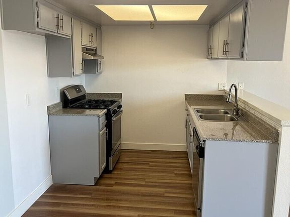 4th image of 13610 S Cordary Ave #17