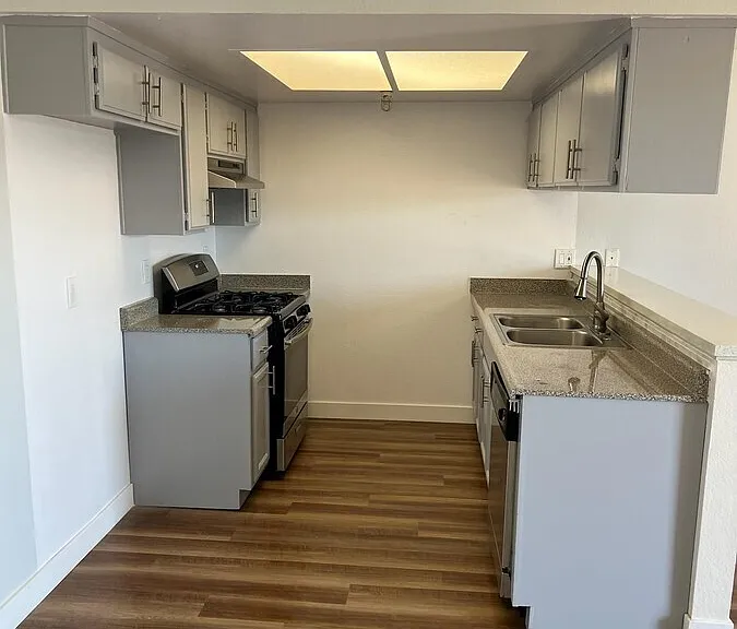 13610 S Cordary Ave #17 — Photo 5