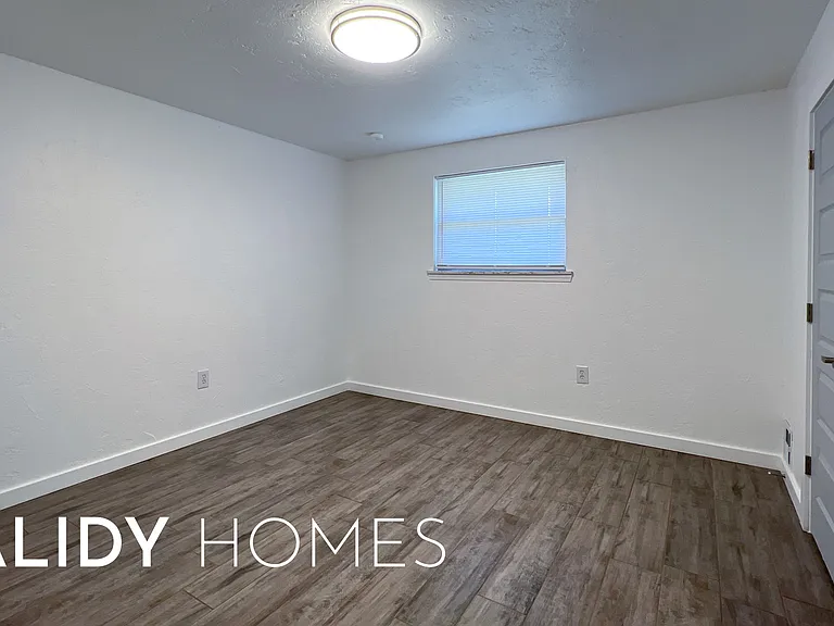 702 Amity Ln — Photo 15