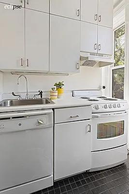 Sold by Eclipse Real Estate Group | media 6