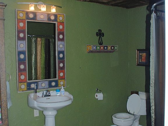 Bathroom - Main Level
