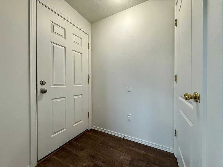 2561 NW Cedar Ave #3 — Photo 4